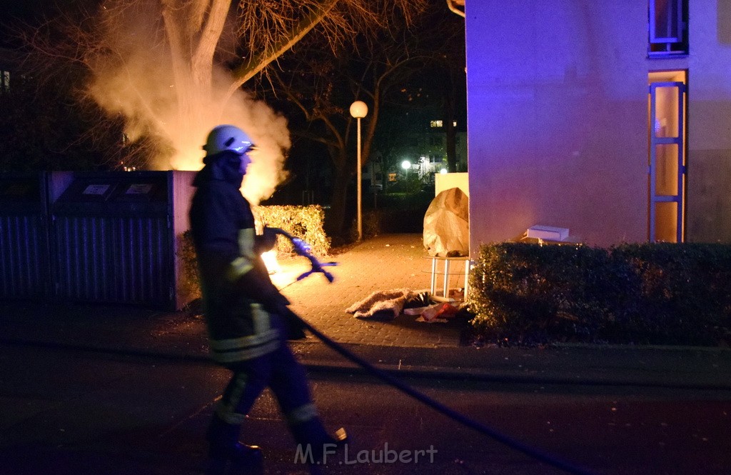 Mehrere Muell Sperrmuellbraende Köln Vingst Ansbacherstr P03.JPG - Miklos Laubert